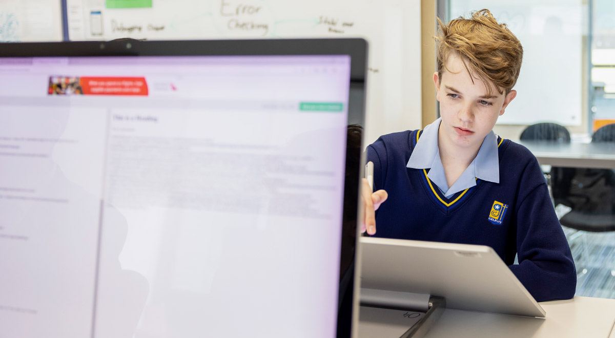 PAUL HOMSI (STUDENT)